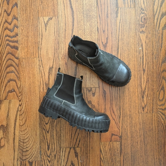 MM6 Maison Martin Margiela Shoes - MM6 Maison Margiela Green Black Chunky Lug Chelsea Ankle Platform Boots